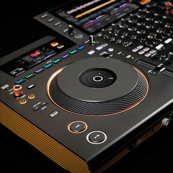 Pioneer DJ Opus Quad DJ Controller Vermietung auf Mallorca