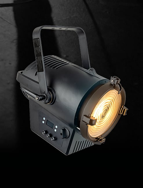 Vermietung & Verleih von Showtec Performer 1500 Fresnel LED Theater Scheinwerfer auf Mallorca